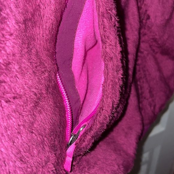 Fuchsia North Face Fur Coat size XL (18) in kids size size small in woman’s - Picture 3 of 4